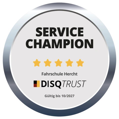 DISQTrust-Siegel Service Champion für Fahrschule Hercht, gültig bis Oktober 2027