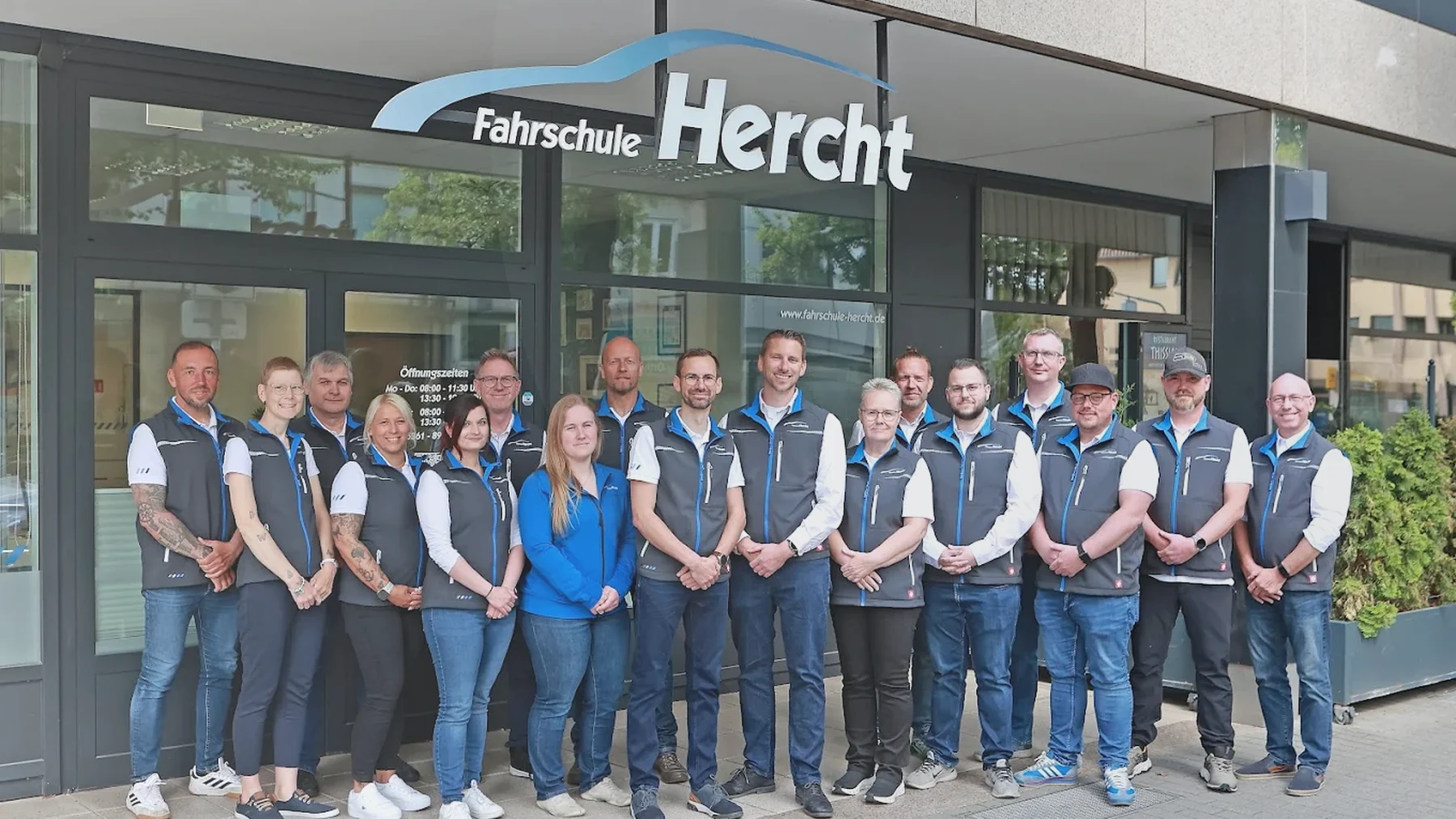 Team der Fahrschule Hercht in Wolfsburg